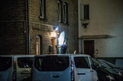 Stuttgart-Ost: Bedrohungslage in Mehrfamilienhaus - Mann droht Haus anzuzuenden - SEK im Einsatz